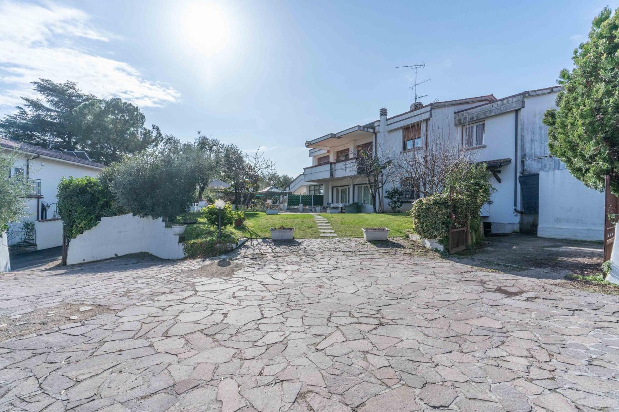 Ferienwohnung Ampia Dimora A Salo Con Parcheggio E Giardino Exterior foto